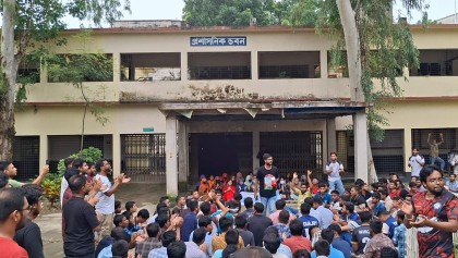 চতুর্থ দিনেও ৮দফা দাবিতে পাবনা টেক্সটাইল ইঞ্জিনিয়ারিং কলেজের শিক্ষার্থীদের ধর্মঘট