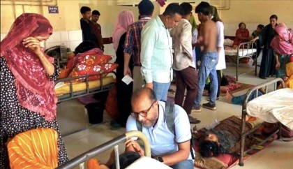 ব্রাহ্মণবাড়িয়ায় বাস খাদে, নারীসহ আহত ৩০ শ্রমিক