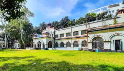 সালেহা ইসহাকে বারবার প্রশ্ন ফাঁস, সিন্ডিকেটের প্রভাবে ধামাচাপা