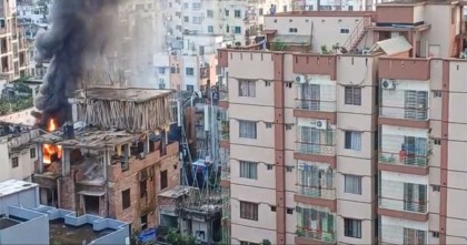 শেওড়াপাড়ায় আবাসিক ভবনে লাগা আগুন নিয়ন্ত্রণে