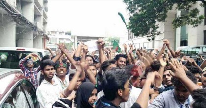 সচিবালয়ে ঢুকে পড়লো হাজারো শিক্ষার্থী