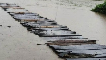 কলাগাছের ভেলায় জীবনযাত্রা, স্থায়ী সেতুর দাবি এলাকাবাসীর