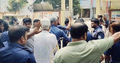 আদালতে জামিন নিতে গিয়ে ডিম নিক্ষেপের শিকার দুই আওয়ামী লীগ নেতা