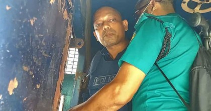 ‘পলক ভাই, কাইন্দেন না’