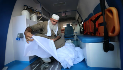 গাজায় কাফনের কাপড়ের সঙ্কট, জানালার পর্দা-চাদরই শেষ ভরসা