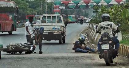 বনানীতে গাড়ির ধাক্কায় মোটরসাইকেল চালক নিহত