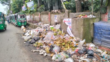 প্রশাসনের নাকের ডগায় বাঁশখালী পৌরসভার ময়লার ভাগাড়, দুর্গন্ধে অতিষ্ঠ জনসাধারণ