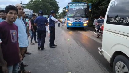 লোহাগাড়ায় ট্রাকচাপায় প্রাণ গেল একই পরিবারের তিনজনের

