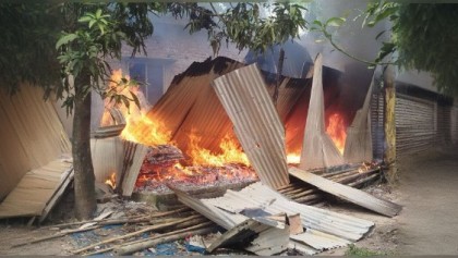 মসজিদ নির্মাণ নিয়ে সংঘর্ষে নিহত ১, আগুনে পুড়ল ২০ ঘর