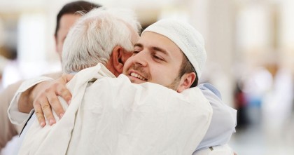 মা-বাবার অন্যায় আচরণ: ইসলামের দৃষ্টিতে সন্তানের করণীয়