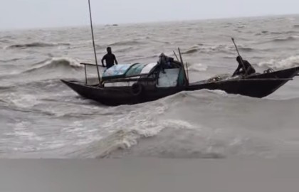 ভোলায় ট্রলারডুবি, নিখোঁজ জেলে ইউসুফ

