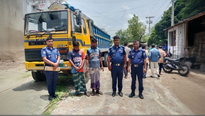 নওগাঁ থেকে চুরি যাওয়া ট্রাক উদ্ধার, গ্রেপ্তার ২