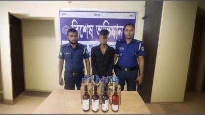 চট্টগ্রামে ১২ লিটার বিদেশি মদসহ মাদক কারবারি গ্রেফতার