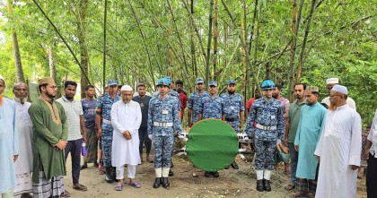 মাইলস্টোনে নিহত কুমিল্লার মাহতাবের সমাধিতে বিমানবাহিনীর শ্রদ্ধা