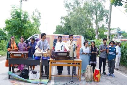 ডিপিপি অনুমোদনের দাবিতে রবীন্দ্র বিশ্ববিদ্যালয়ের সাংস্কৃতিক প্রতিবাদ