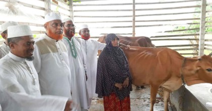শিশু আছিয়ার পরিবারকে ঘর ও গাভী উপহার দিল জামায়াত