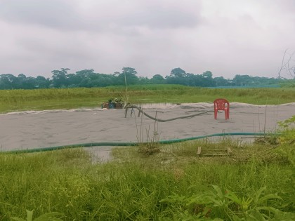 শরীয়তপুরের রুদ্রকরে ফের অবৈধ ড্রেজার চালু, পরিবেশ বিপর্যয়ের আশঙ্কা

