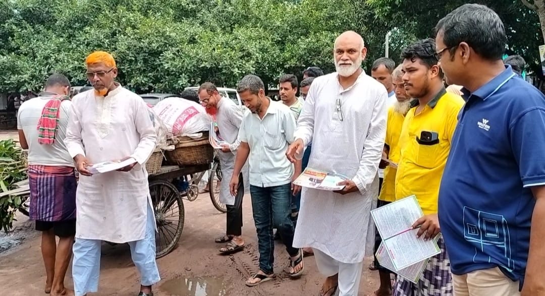 ভোলাহাটে বিএনপি’র ৩১ দফা বাস্তবায়নে লিফলেট বিতরণ 