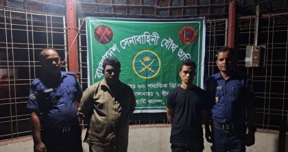 ঠাকুরগাঁওয়ে সেনাবাহিনীর যৌথ অভিযানে আটক দুই চাঁদাবাজ 