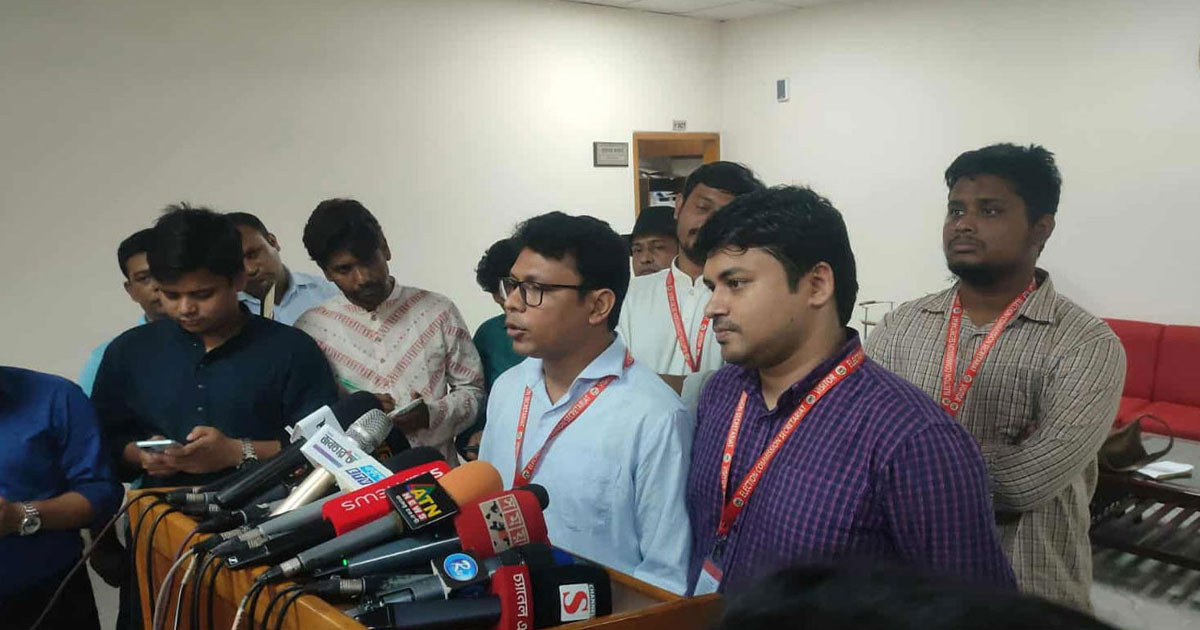 নির্বাচন কমিশন সামরিক উর্দি ও দলীয় পোশাকে আবৃত: নাসীরুদ্দীন পাটওয়ারী