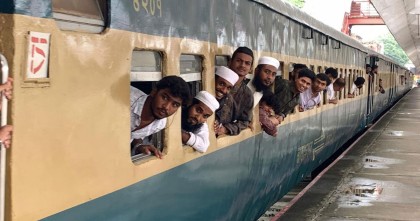 কোচ পছন্দ না হওয়ায় বিক্ষোভ: এক ঘণ্টা বিলম্বে ছাড়লো জুলাই বিশেষ ট্রেন