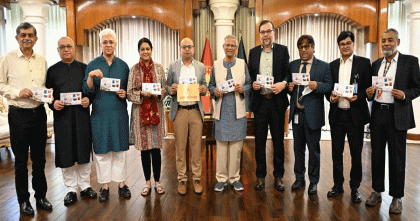 জুলাই গণঅভ্যুত্থান দিবসে স্মারক ডাকটিকিট অবমুক্ত করলেন প্রধান উপদেষ্টা