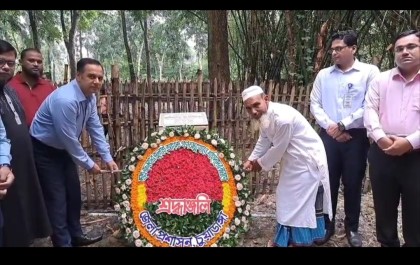 চুয়াডাঙ্গায় জুলাই দুই শহীদের কবরে পুষ্পমাল্য অর্পণ 