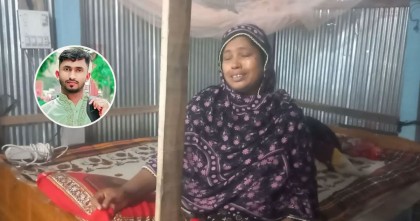 শহীদ ছেলের ঘুমানো বালিশ নিয়ে মায়ের আর্তনাদ।