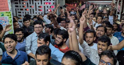 ঢাবিতে এবার বামপন্থি-শিবিরের পাল্টাপাল্টি বিক্ষোভ