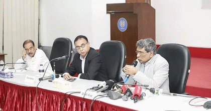 দেশ চালাবেন রাজনীতিবিদরা: আলী রীয়াজ