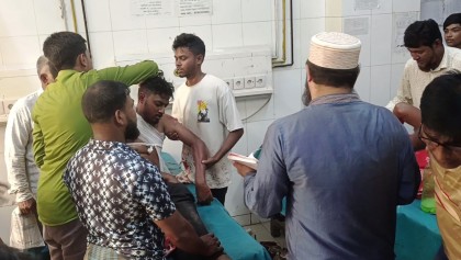 মাদারীপুরে বিজয় মিছিলে দুর্বৃত্তদের হামলা: সাংবাদিকসহ তিন ভাই কুপিয়ে জখম