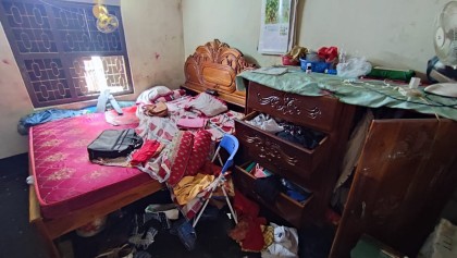 ঈশ্বরদীতে কিশোরদের বিরোধের জেরে ব্যবসায়ীর বাড়িতে হামলা ও লুটপাট, মামলা দায়ের

