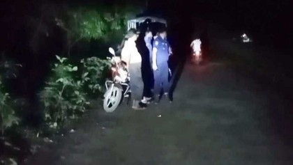 মেহেরপুরে রাতে সড়কে ককটেল ফাটিয়ে গণহারে ডাকাতি