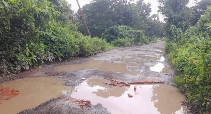 মিরসরাইয়ে গ্রামীণ সড়কে বেহাল দশা, দুর্ভোগে লাখো মানুষ

