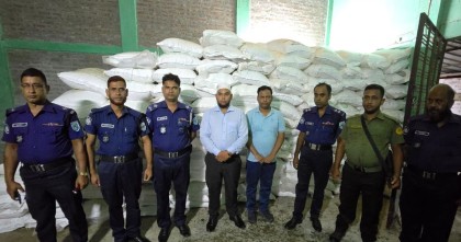 ঠাকুরগাঁওয়ে গভীর রাতে অভিযানে অবৈধ মজুদকৃত ৭১৫ বস্তা সার জব্দ
