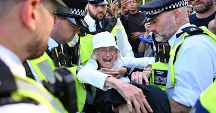 ‘প্যালেস্টাইন অ্যাকশন’ সমর্থনে লন্ডনে বিক্ষোভ; গ্রেপ্তার প্রায় পৌনে ৫০০ বিক্ষোভকারী