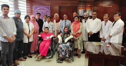 চিকিৎসা শেষে বার্ন ইনস্টিটিউট থেকে বাড়ি ফিরলেন মাইলস্টোনের আরও দুই শিক্ষার্থী