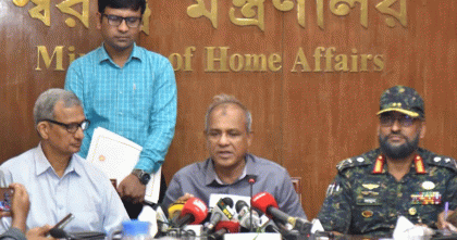 ‘আজকাল মানুষ অন্যায়ের প্রতিরোধ না করে ভিডিও করতে ব্যস্ত থাকে’