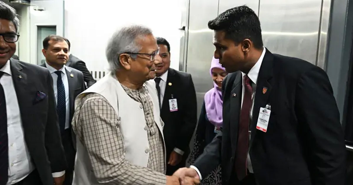 মালয়েশিয়ায় পৌঁছেছেন প্রধান উপদেষ্টা