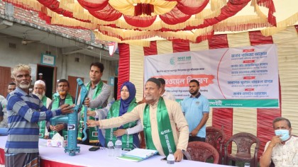 সুপেয় পানি নিশ্চিত করতে মহেশপুরে বিনামূল্যে টিউবওয়েল বিতরণ