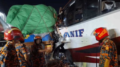 ঢাকা-মাওয়া এক্সপ্রেসওয়েতে বাস-ট্রাক সংঘর্ষে নিহত ১, আহত ৩