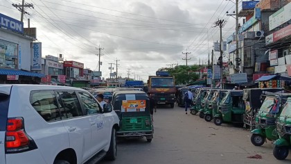 উখিয়ার স্টেশনগুলোতে সড়ক নৈরাজ্য,ফুটপাত দখল ও পার্কিং বিশৃঙ্খলা

