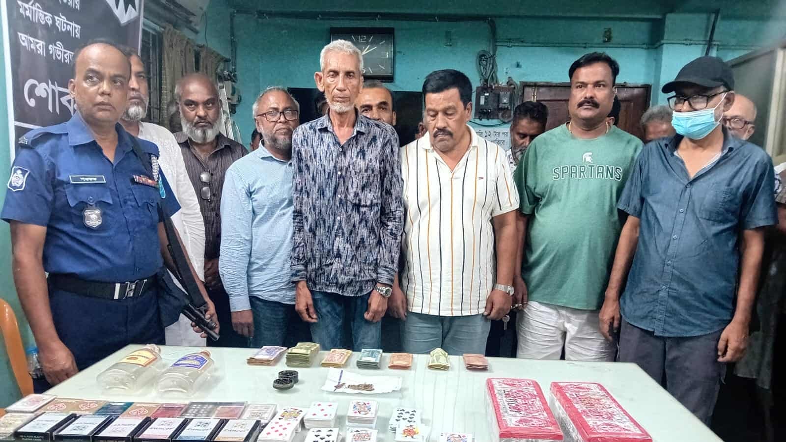 টাঙ্গাইলে জুয়া ও মাদক সেবনের সময় সদর বিএনপির সভাপতিসহ ৩৪ জন আটক