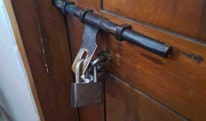 শেকৃবিতে ৬ শিক্ষক ও ৩ কর্মকর্তার কক্ষে তালা, প্রশাসনের পদক্ষেপে বিতর্ক

