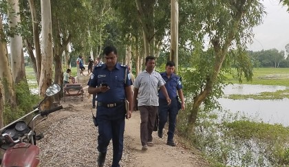 টাঙ্গাইলে ৭ বছরের শিক্ষার্থীকে শ্লীলতাহানীর অভিযোগে শিক্ষক আটক