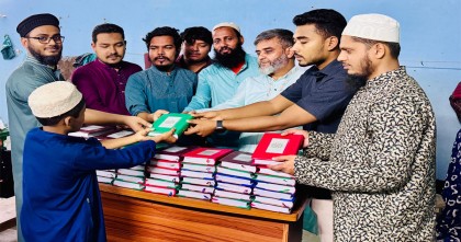 এতিম হিফজ শিক্ষার্থীদের হাতে নতুন কোরআন তুলে দিল দূর্বার তারুণ্য ফাউন্ডেশন