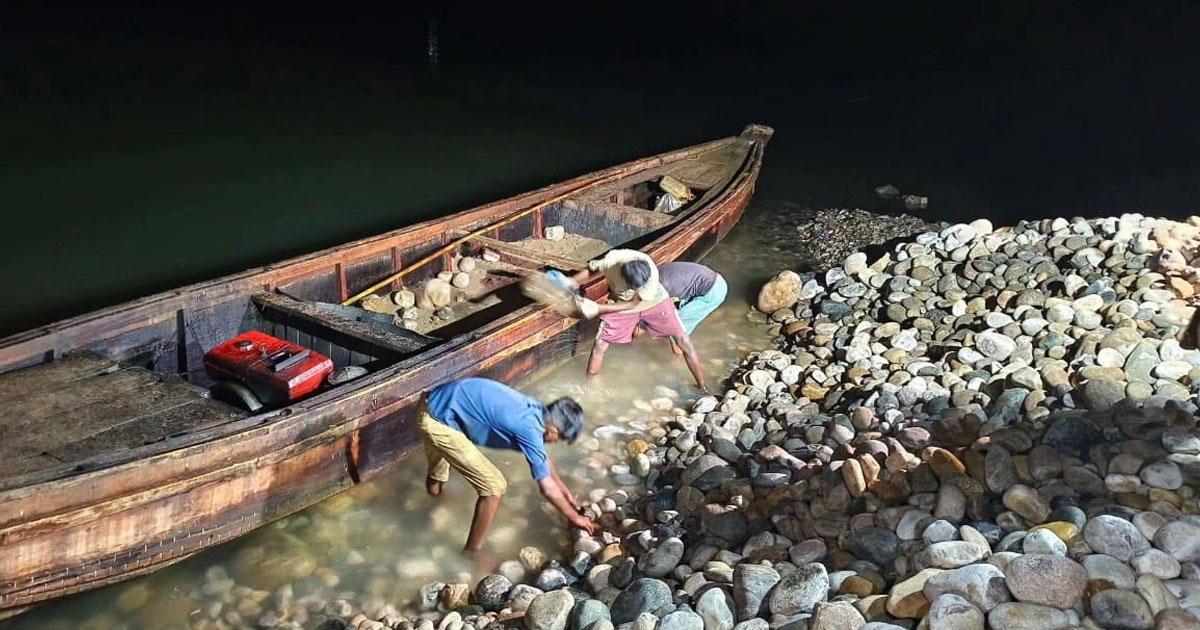 সিলেটে সাদা পাথর উদ্ধারে অভিযান শুরু | সারাদেশ | বাংলা এডিশন