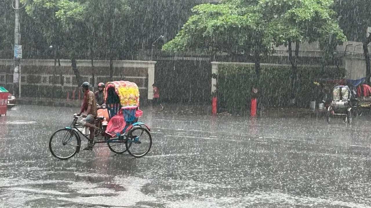 ৫ দিন ভারি বর্ষণের পূর্বাভাস, বজ্রসহ বৃষ্টি হতে পারে যেসব অঞ্চলে 