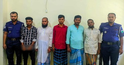 ভোলাগঞ্জে সাদাপাথর লুট ও বহনের অভিযোগে পাঁচজন আটক