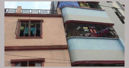 ঝালকাঠিতে হেলে পড়েছে পাঁচতলা ভবন, আতঙ্কে বাসিন্দারা